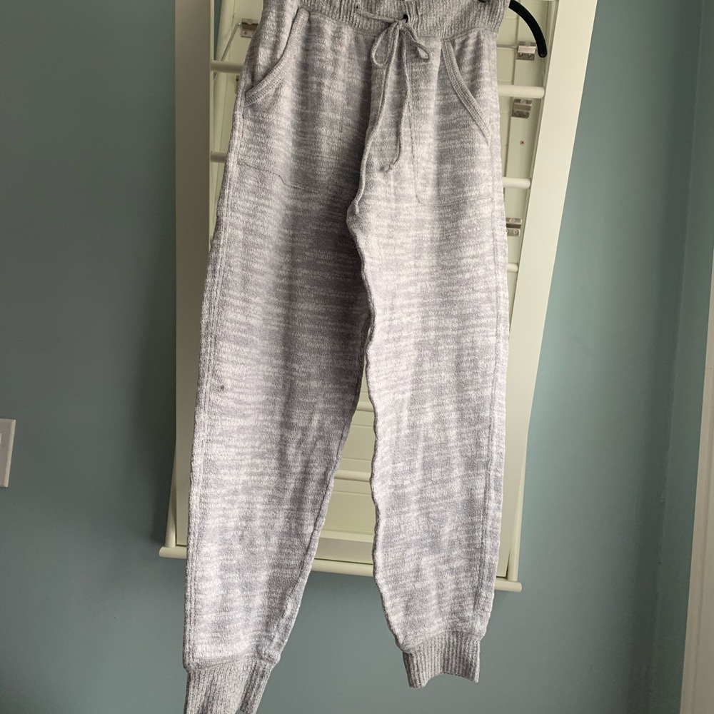 Gray joggers/sweatpants